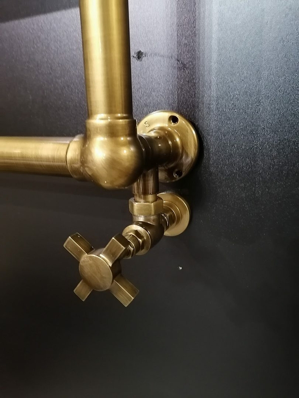 Водяной полотенцесушитель Boheme 718 Бронза от магазина ЛесКонПром.ру