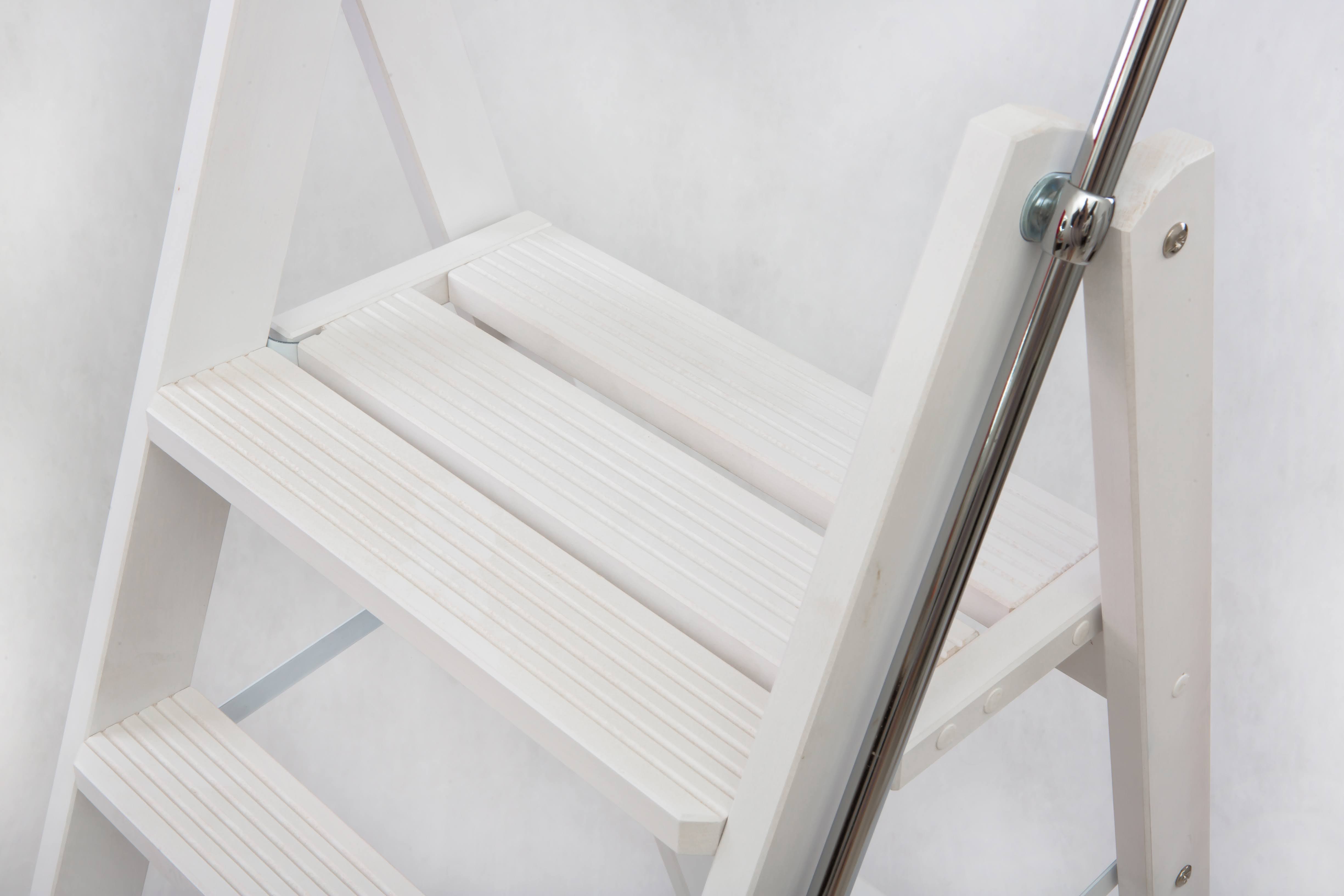 Стремянка деревянная Hoz-Block Серж 4 ступени Белая (арт. СДР-4Б) от магазина ЛесКонПром.ру