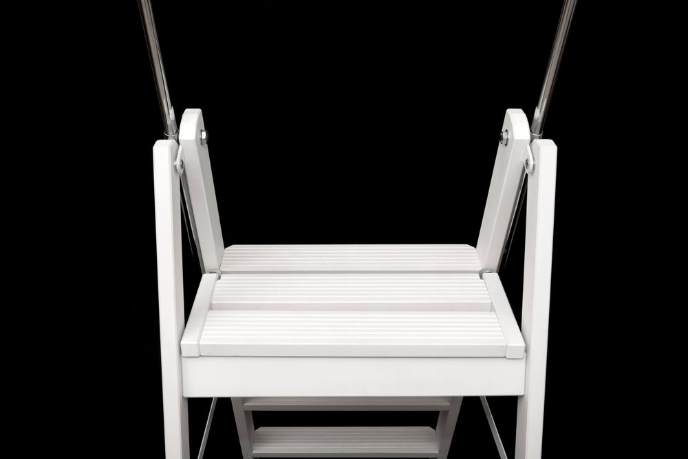 Стремянка деревянная Hoz-Block Серж 4 ступени Белая (арт. СДР-4Б) от магазина ЛесКонПром.ру