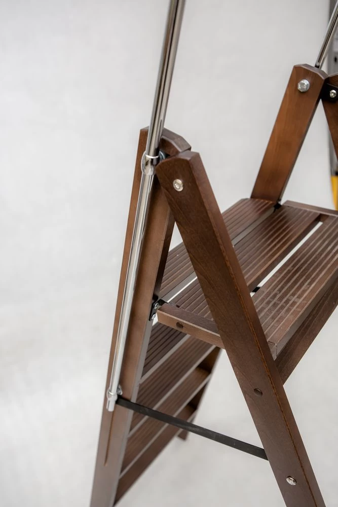 Стремянка деревянная Hoz-Block Серж 6 ступеней Черная (арт. СДР-6Ч) от магазина ЛесКонПром.ру