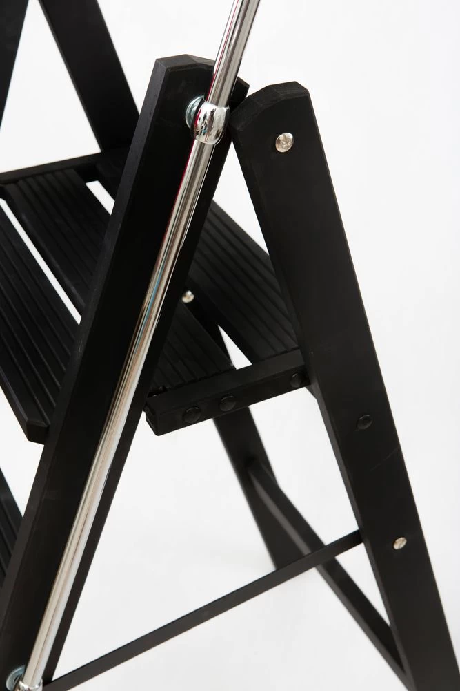 Стремянка деревянная Hoz-Block Серж 4 ступени Черная (арт. СДР-4Ч) от магазина ЛесКонПром.ру