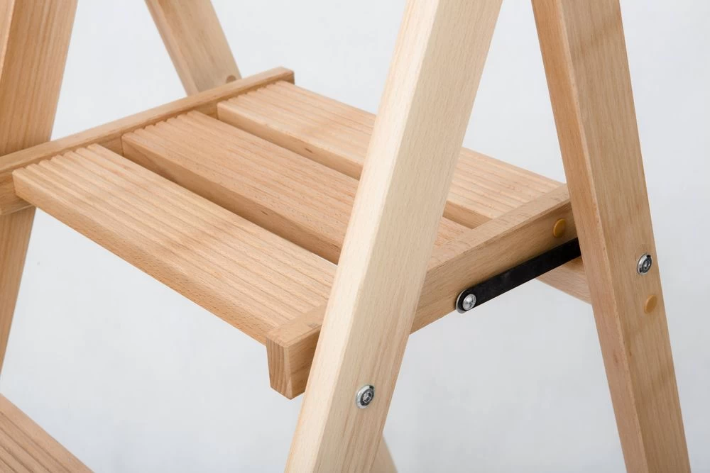 Стремянка деревянная Hoz-Block Батя 3 ступени Светлая (арт. СДБ-3С) от магазина ЛесКонПром.ру