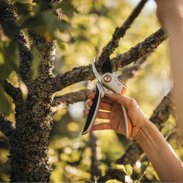 Секатор FISKARS PlusP531 плоскостной от магазина ЛесКонПром.ру