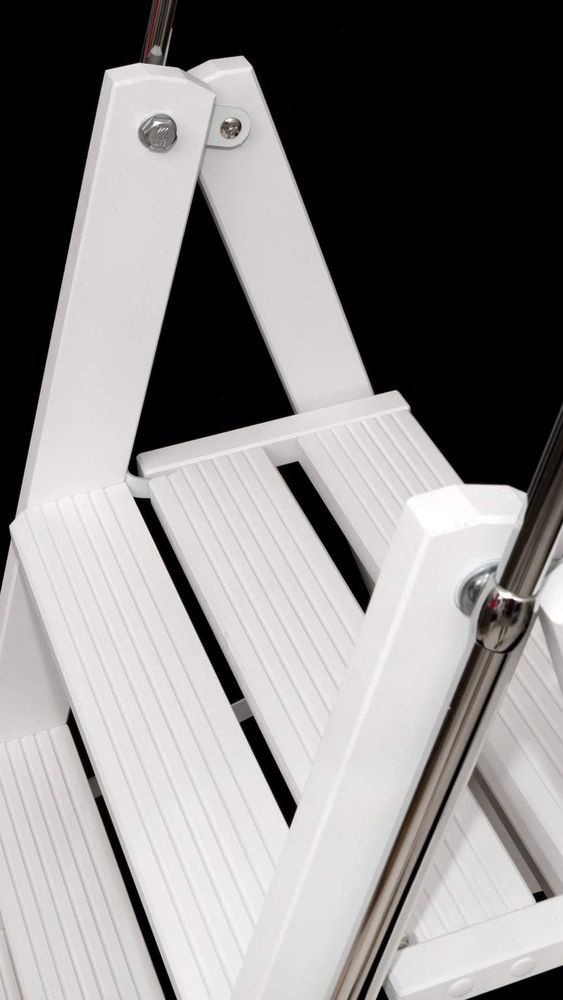 Стремянка деревянная Hoz-Block Серж 4 ступени Белая (арт. СДР-4Б) от магазина ЛесКонПром.ру