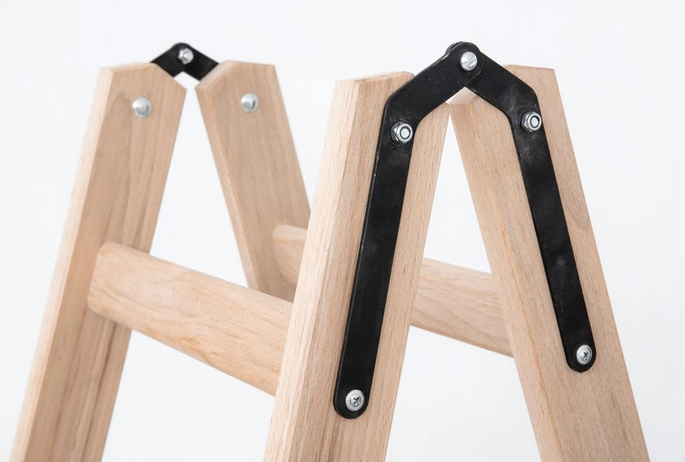 Стремянка двухсторонняя деревянная с перекладинами Hoz-Block Маляр 2х4 ступени (арт. СДДМ-4) от магазина ЛесКонПром.ру