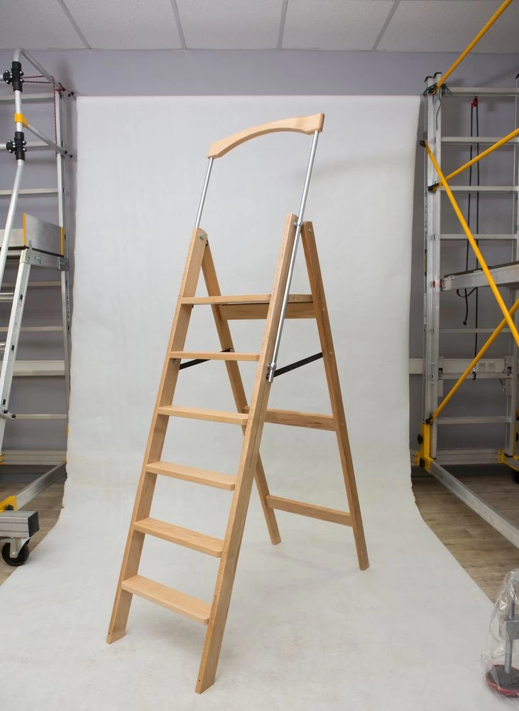 Стремянка деревянная Hoz-Block Серж 4 ступени Светлая (арт. СДР-4С) от магазина ЛесКонПром.ру