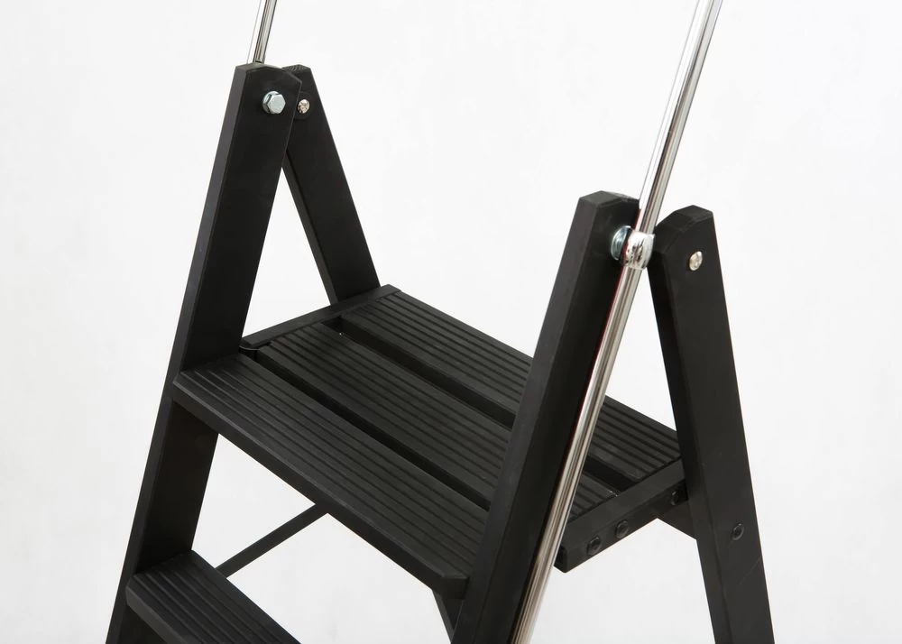 Стремянка деревянная Hoz-Block Серж 4 ступени Черная (арт. СДР-4Ч) от магазина ЛесКонПром.ру