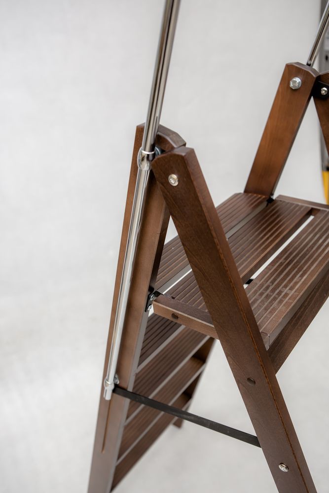 Стремянка деревянная Hoz-Block Серж 5 ступеней Венге (арт. СДР-5В) от магазина ЛесКонПром.ру