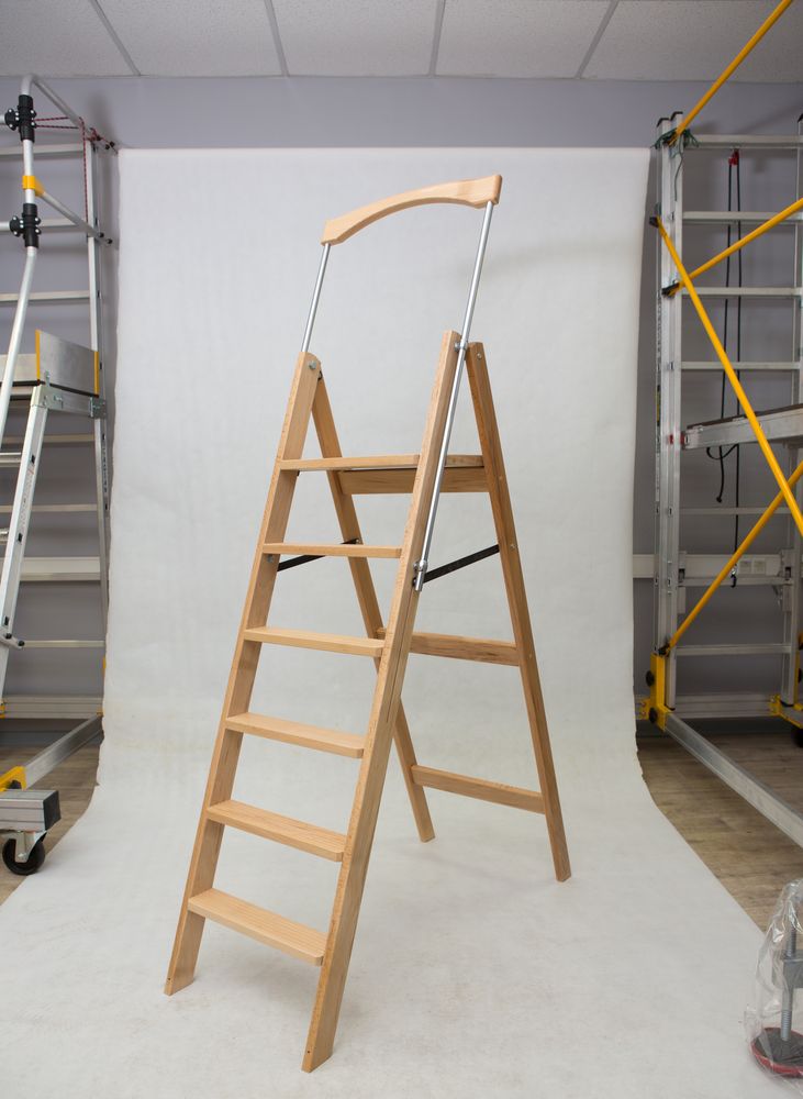 Стремянка деревянная Hoz-Block Серж 6 ступеней Светлая (арт. СДР-6С) от магазина ЛесКонПром.ру