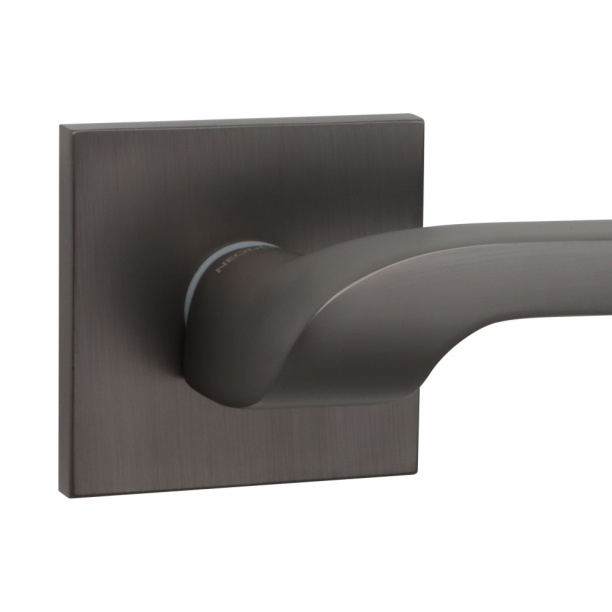 Ручки дверные NEODECO Flame EN графит от магазина ЛесКонПром.ру