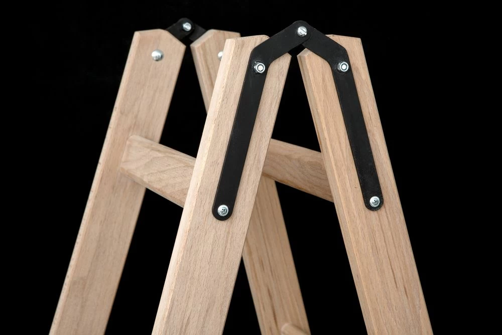 Стремянка двухсторонняя деревянная с перекладинами Hoz-Block Маляр 2х4 ступени (арт. СДДМ-4) от магазина ЛесКонПром.ру