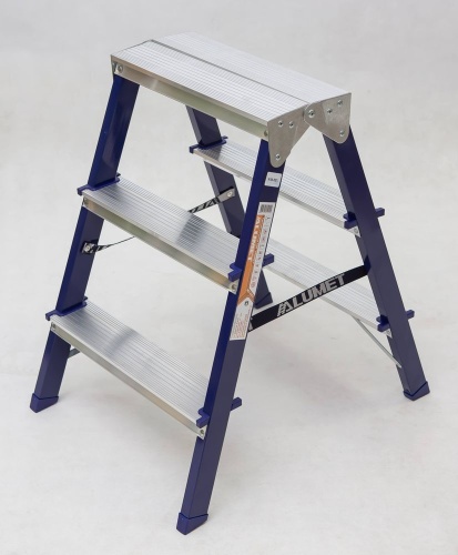 Стремянка стальная  двухсторонняя  с алюминиевыми ступенями АЛЮМЕТ  3 ступени (арт. MD8203) от магазина ЛесКонПром.ру