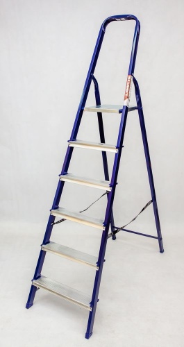 Стремянка стальная окрашенная с алюминиевыми ступенями АЛЮМЕТ 6 ступеней (арт. М8406) от магазина ЛесКонПром.ру