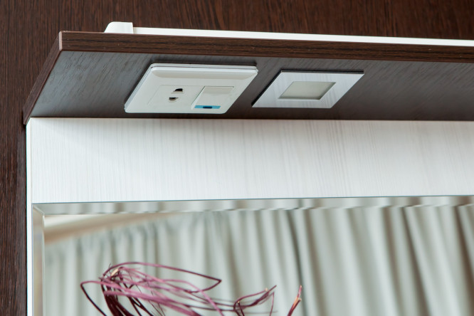 Зеркало с полкой Sanflor Толедо 80353233 от магазина ЛесКонПром.ру