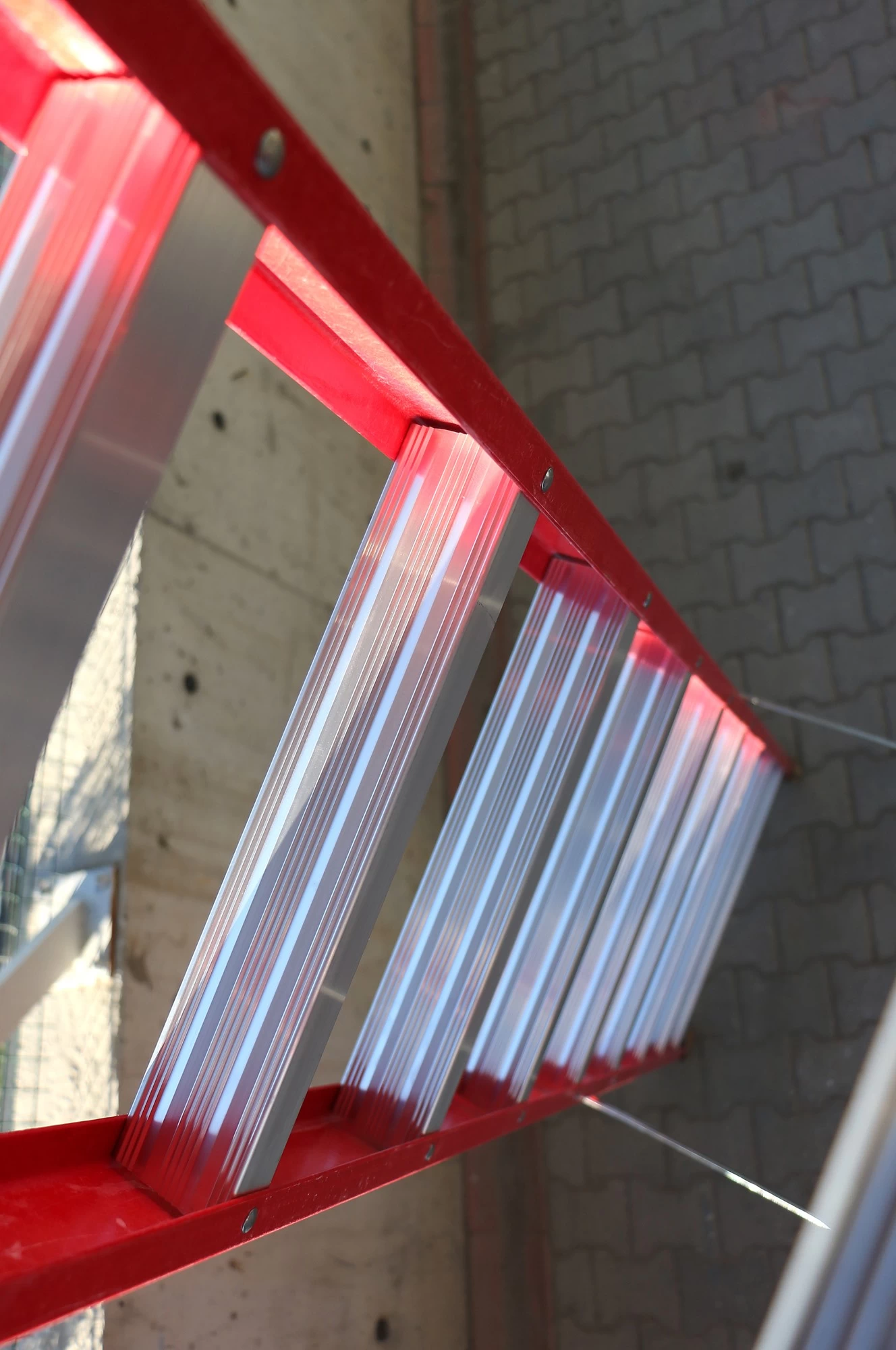 Стремянка двухсторонняя диэлектрическая Cagsan 12 ступеней (арт. BFC12) от магазина ЛесКонПром.ру