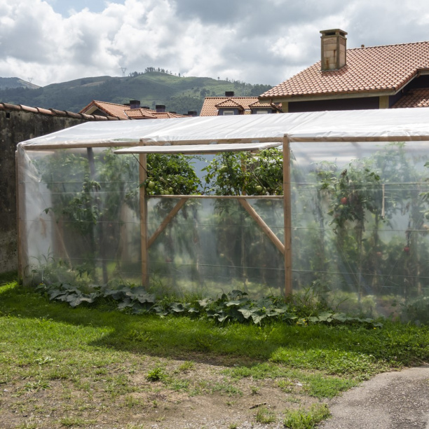 Пленка полиэтиленовая TRAVENA 200 мкм 6х4 м от магазина ЛесКонПром.ру