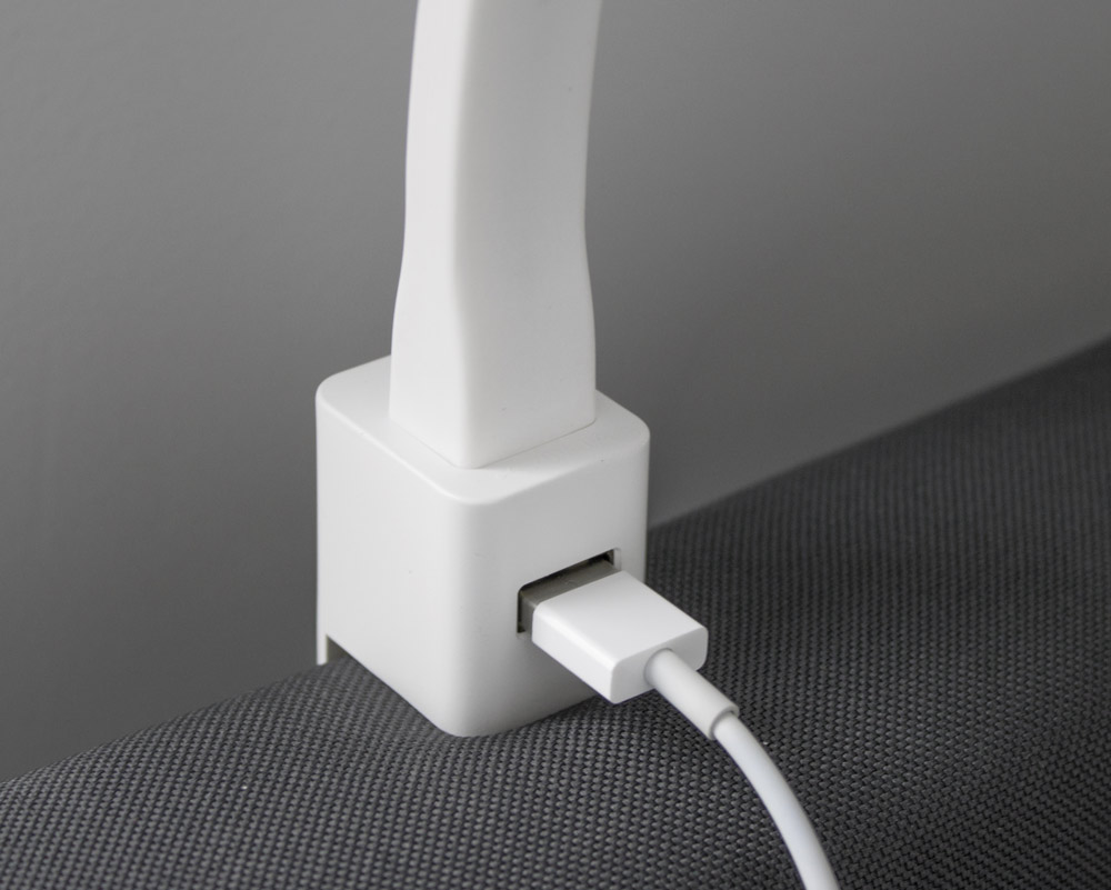 Светодиодный светильник c USB зарядкой FLEXI 310006W от магазина ЛесКонПром.ру