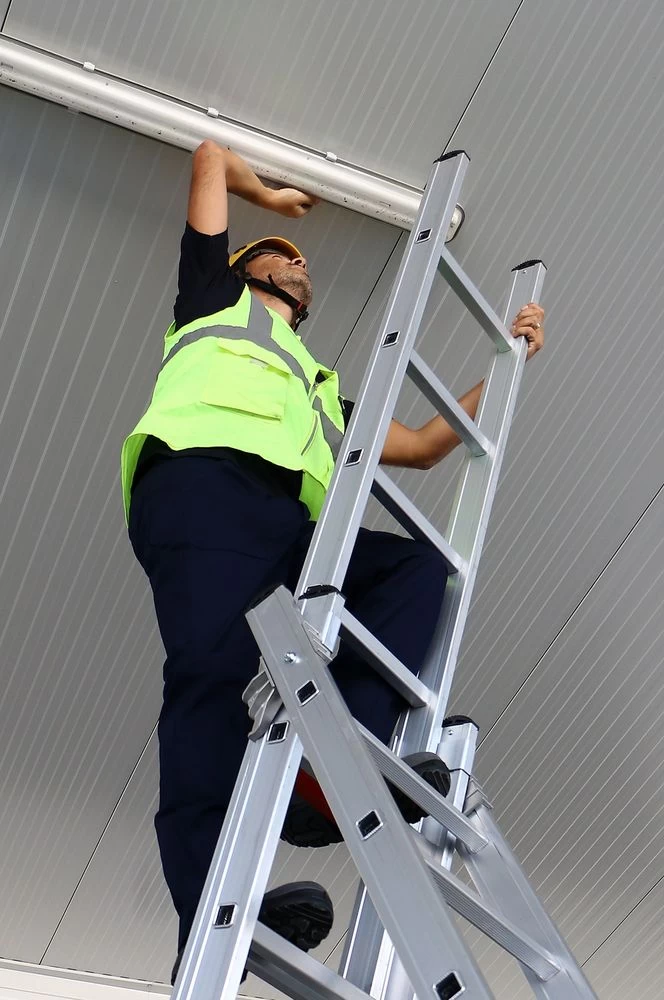 Трехсекционная алюминиевая лестница 3х14 CAGSAN арт.TS220 от магазина ЛесКонПром.ру