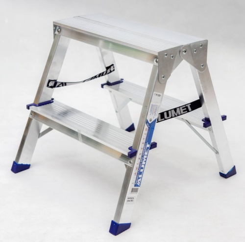 Стремянка алюминиевая двухсторонняя АЛЮМЕТ 2 ступени (арт. AD7202) от магазина ЛесКонПром.ру