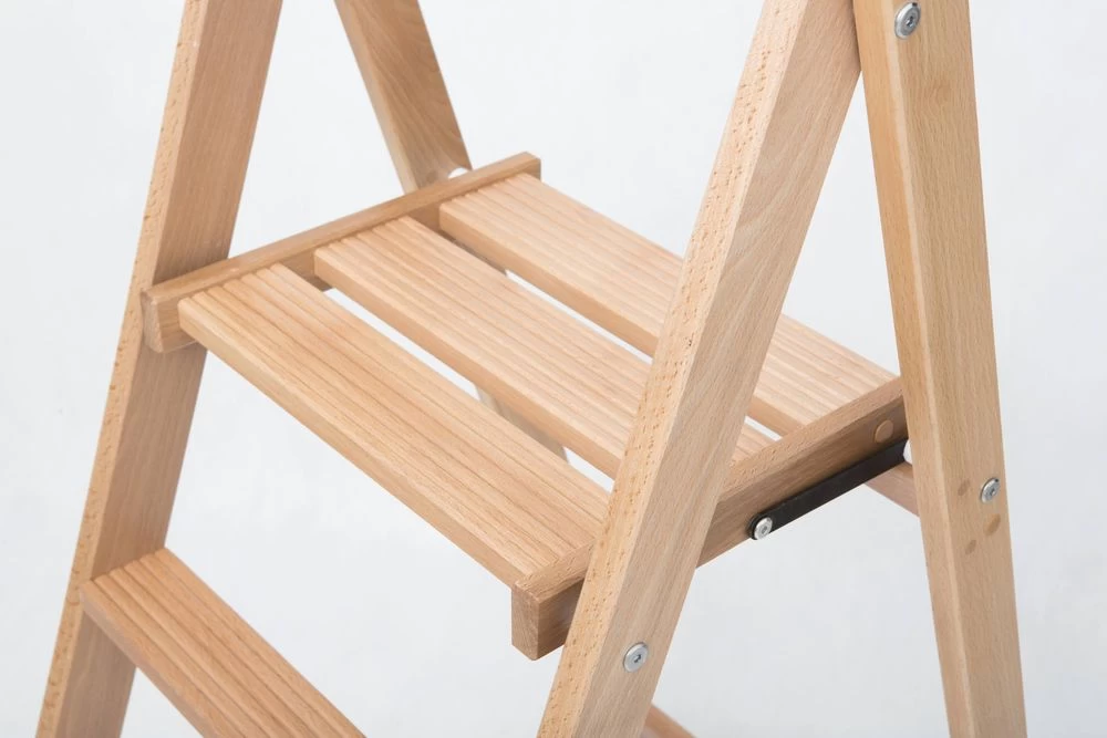 Стремянка деревянная Hoz-Block Батя 2 ступени Светлая (арт. СДБ-2С) от магазина ЛесКонПром.ру