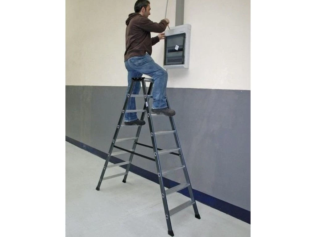 Стремянка алюминиевая анодированная Krause Sepro D 2х4 ступени (арт. 125811) от магазина ЛесКонПром.ру