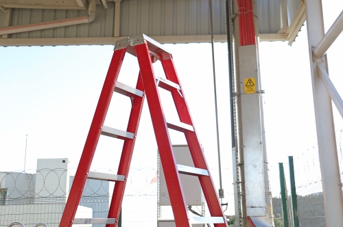 Стремянка двухсторонняя диэлектрическая Cagsan 6 ступеней (арт. BFC6) от магазина ЛесКонПром.ру