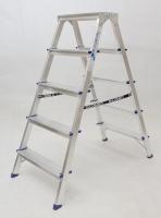Стремянка алюминиевая двухсторонняя АЛЮМЕТ 5 ступеней (арт. AD7205) от магазина ЛесКонПром.ру